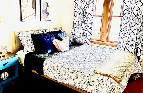Norman House | Whimsical 4BR Casa Algeria near OU & Campus Corner