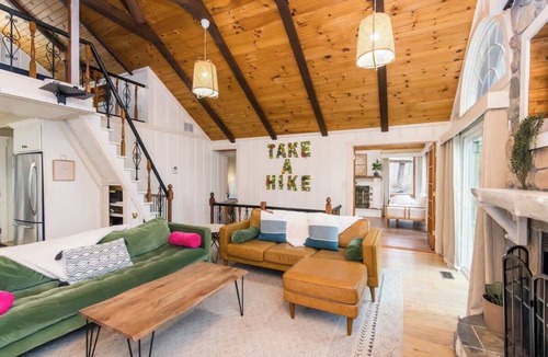 South Bloomingville Cabin | Whimsical Cabin! Hottub, Arcade, Treehouse