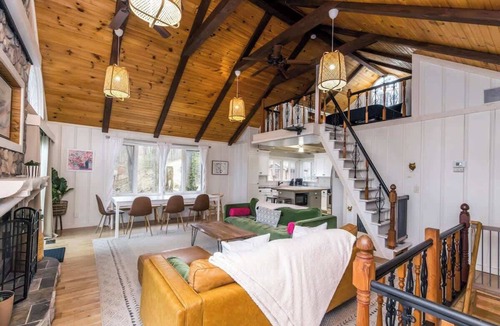 South Bloomingville Cabin | Whimsical Cabin! Hottub, Arcade, Treehouse
