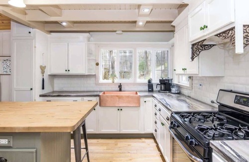 South Bloomingville Cabin | Whimsical Cabin! Hottub, Arcade, Treehouse