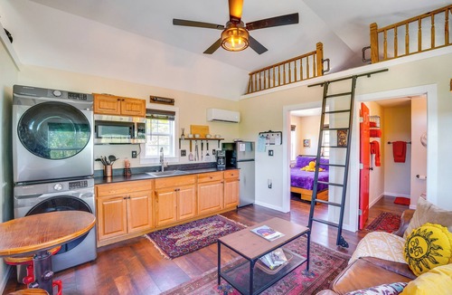 Brownwood Cabin | Whimsical Cabin w/Grill < 4 Mi to Lake Brownwood!