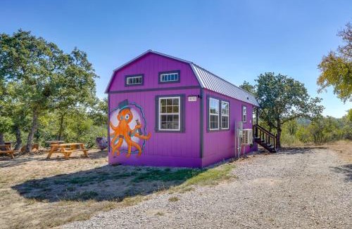 Brownwood House | Whimsical Cabin w/Grill < 4 Mi to Lake Brownwood!