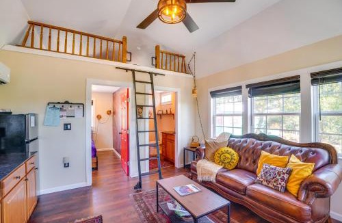 Brownwood House | Whimsical Cabin w/Grill < 4 Mi to Lake Brownwood!