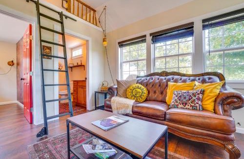 Brownwood House | Whimsical Cabin w/Grill < 4 Mi to Lake Brownwood!