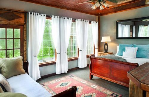 Franklin Apartment | Whimsical Gatehouse at Dark Horse Estate