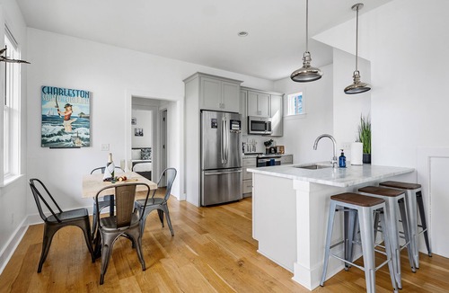Cannonborough Elliotborough Apartment | Whimsical Historic Retreat! | Globetrotter Suite C