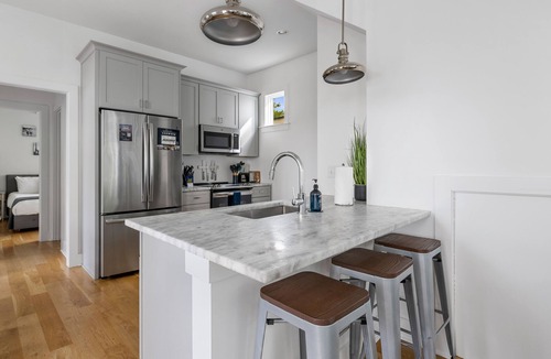 Cannonborough Elliotborough Apartment | Whimsical Historic Retreat! | Globetrotter Suite C