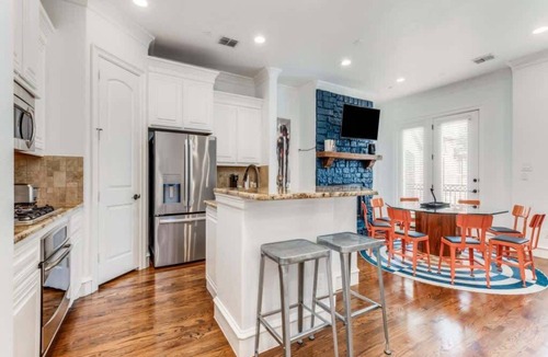 Legacy Park House | Whimsical Legacy town home - Driem House