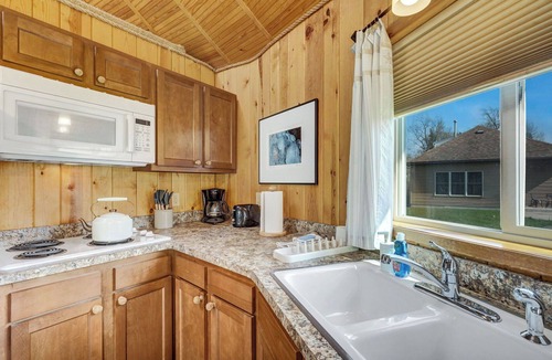 Tonawanda Cottage | Whimsical Yurt near Niagara Falls and Buffalo
