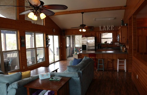 Rambo Riviera Cabin | Whippoorwill Ridge- Waterfront cabin on beautiful Beaver Lake