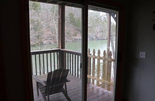Rambo Riviera Cabin | Whippoorwill Ridge- Waterfront cabin on beautiful Beaver Lake
