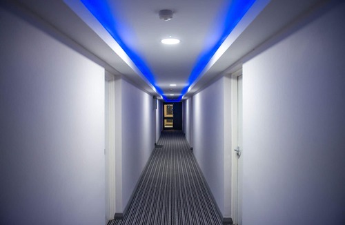 Bradford Apartment | Whirlpool Spa Bath Apartment 12