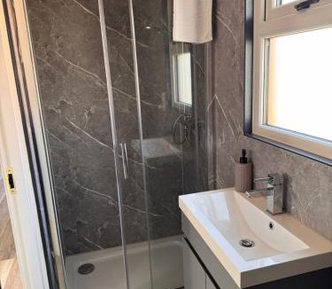 Sandwich Ski Chalet | Whirlybird Lodge