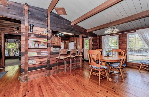 Colpoys Bay Cottage | Whisk You Away | POOL | 4-Season | 35mins to GROTTO