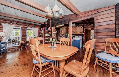 Colpoys Bay Cottage | Whisk You Away | POOL | 4-Season | 35mins to GROTTO