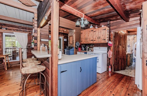 Colpoys Bay Cottage | Whisk You Away | POOL | 4-Season | 35mins to GROTTO