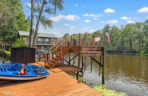 Jefferson House | Whiskey Barrel Soak, Paddle & Unwind