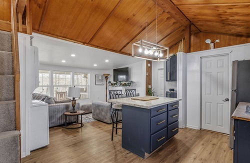 Lottie House | Whiskey Bay Hideaway Your Riverside Escape