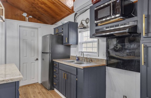 Lottie House | Whiskey Bay Hideaway Your Riverside Escape