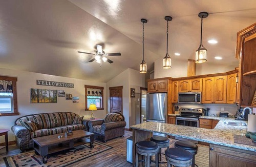 West Yellowstone Cabin | Whiskey Springs Cabin