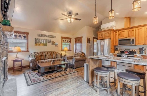 West Yellowstone Cabin | Whiskey Springs Cabin