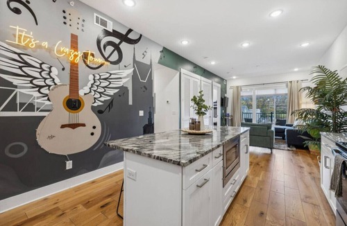 Inglewood Condo | Whiskey Town, Two Condos, Great for Groups - Sleeps 20!
