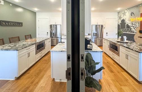 Inglewood Condo | Whiskey Town, Two Condos, Great for Groups - Sleeps 20!