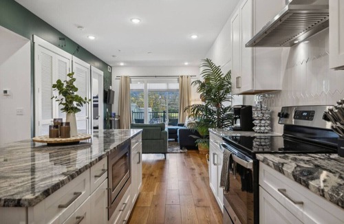 Inglewood Condo | Whiskey Town, Two Condos, Great for Groups - Sleeps 20!
