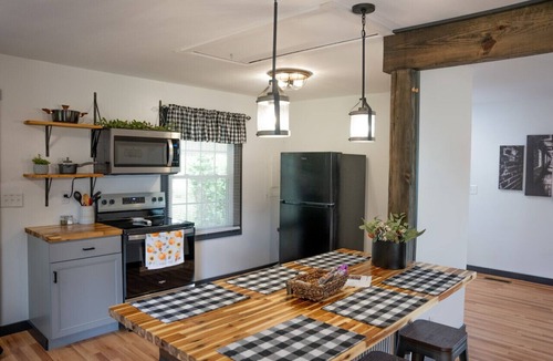 Tullahoma House | Whiskey Trails Cottage