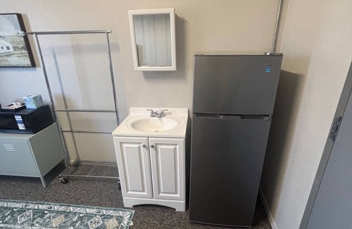 Mineral Wells House | Whiskey Xray - Private Room in Mineral Wells