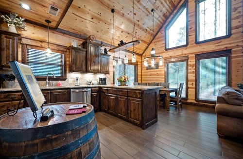 Hochatown Cabin | 🏡 Whisky Hollow: Pets 🐾, Private Heated Pool 🏊‍♂️, Arcade 🕹️, Playground 🎠