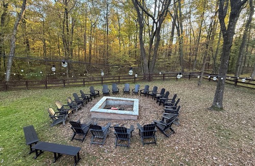 McLeansville Cabin | Whisper Chalet events w/hot tub , fenced yard string lights w/fire pit, privacy, free onsite parking
