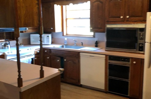 Woden House | Whisper Oaks 15 miles to SFA coliseum. Quiet and nestled in the country!