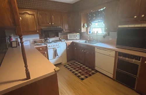 Woden House | Whisper Oaks 15 miles to SFA coliseum. Quiet and nestled in the country!