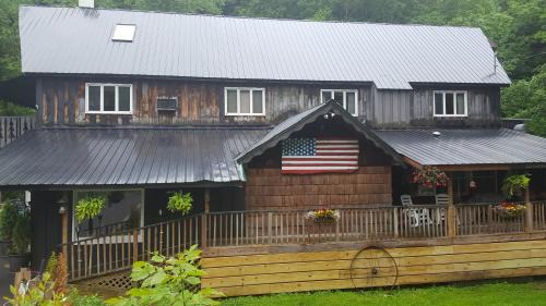 Cooperstown Bed & Breakfast | Whisperin' Pines Chalet