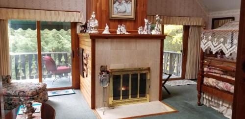 Cooperstown Bed & Breakfast | Whisperin' Pines Chalet