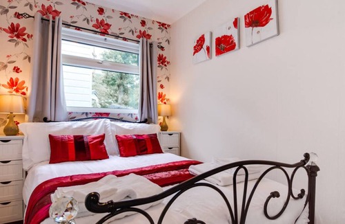 Llanarth Ski Chalet | Whispering Creek in Gilfachrheda