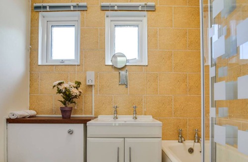 Llanarth Ski Chalet | Whispering Creek in Gilfachrheda