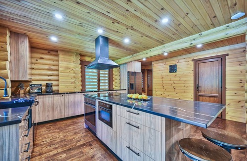 Tannersville House | Whispering Creek Retreat