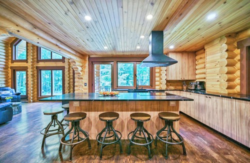 Tannersville House | Whispering Creek Retreat