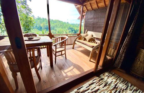 Tua Cabin | Whispering Hills