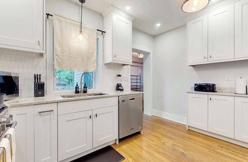 Forest Park House | Whispering Oaks Retreat!