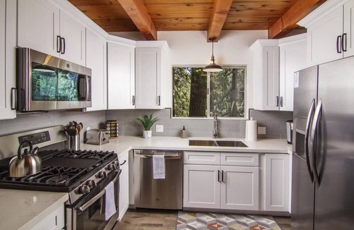 Lake Arrowhead House | Whispering Pine Boho, AC, Dog Friendly, In Village