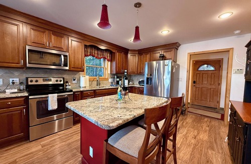 Lake George House | Whispering Pines 4-Season Lakefront Log Cabin