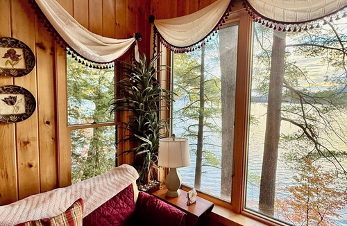 Lake George House | Whispering Pines 4-Season Lakefront Log Cabin