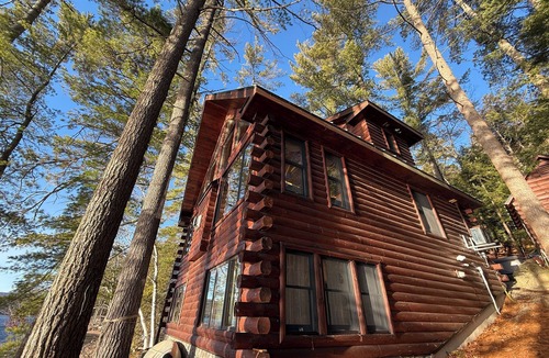 Lake George House | Whispering Pines 4-Season Lakefront Log Cabin