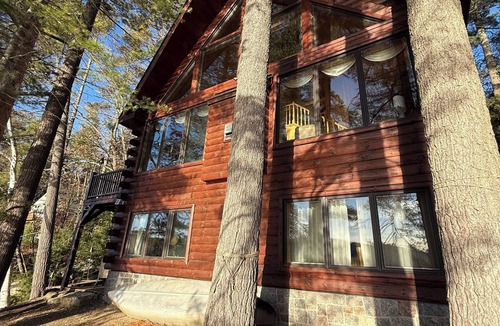 Lake George House | Whispering Pines 4-Season Lakefront Log Cabin