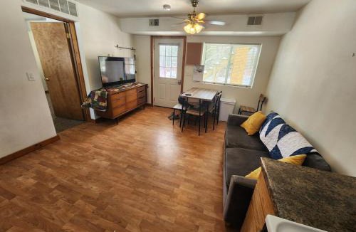 Laurium Apartment | Whispering Pines #7