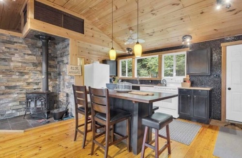North Frontenac Cottage | Whispering Pines, Bon Echo Provincial Park Cottage