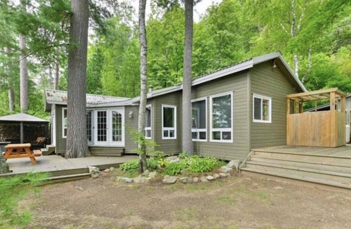 North Frontenac Cottage | Whispering Pines, Bon Echo Provincial Park Cottage
